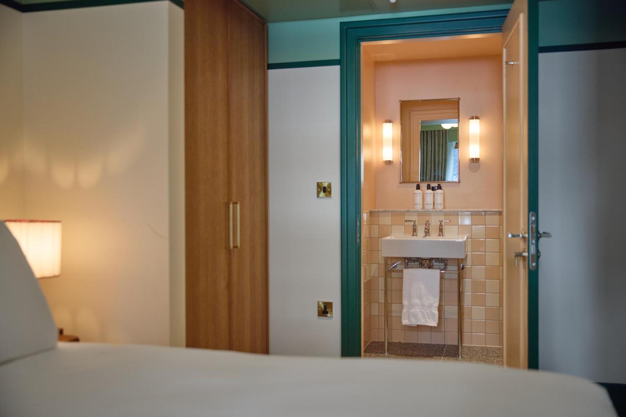 Hotel The July - Victoria 4*
