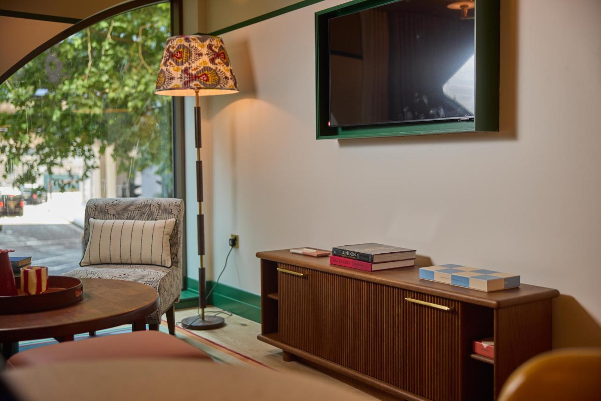 The July - Victoria 4* Londres