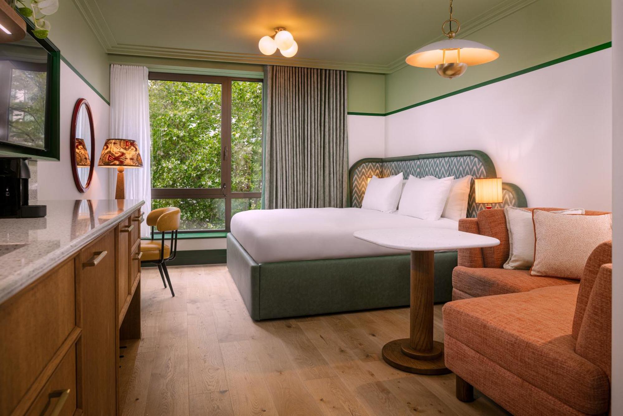 The July - Victoria Hotel Londres